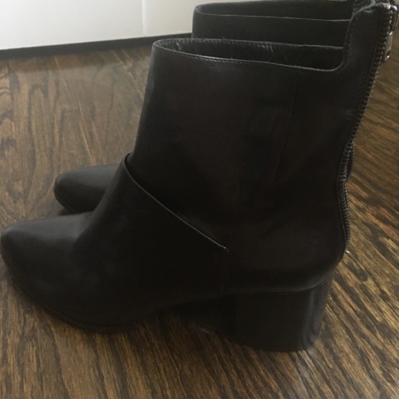 🆕 McQueen Leather Boots - Picture 11 of 17